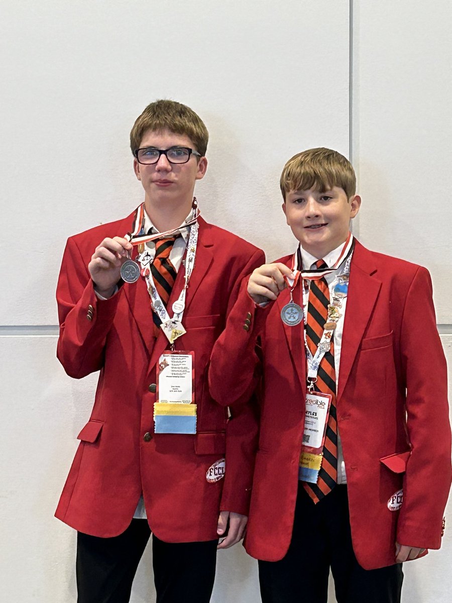 MrCurryFHS's tweet photo. Thursday came STAR Event awards. All the kids did great! Laiken, Zoe, and Natalie received a bronze in Chapter Service, Myles and Jordan a silver in National Programs in Action, and Avery, Albert, and Kellen a silver in Chapter in Review! #FCCLANLC #RedJacketSwag @MNFCCLA https://t.co/BfhJK7RpCm