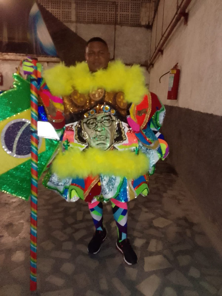 Jonatha95598212's tweet photo. Tem sempre alguma coisa pra se distrair, é só falar de mim, de mim.. Fale bem ou fala mal, mas tem que falar de mim. 🎼🎼🎼🎼. 😎🎉🎉⌛️🤫🎊 #Clovis
#Carnaval 2023
 
#TURMA #ATRAÇÃO #DE #QUEIMADOS 🎊😎

A maior da baixada !!💪🏾 https://t.co/nFlZ0pJFTM
