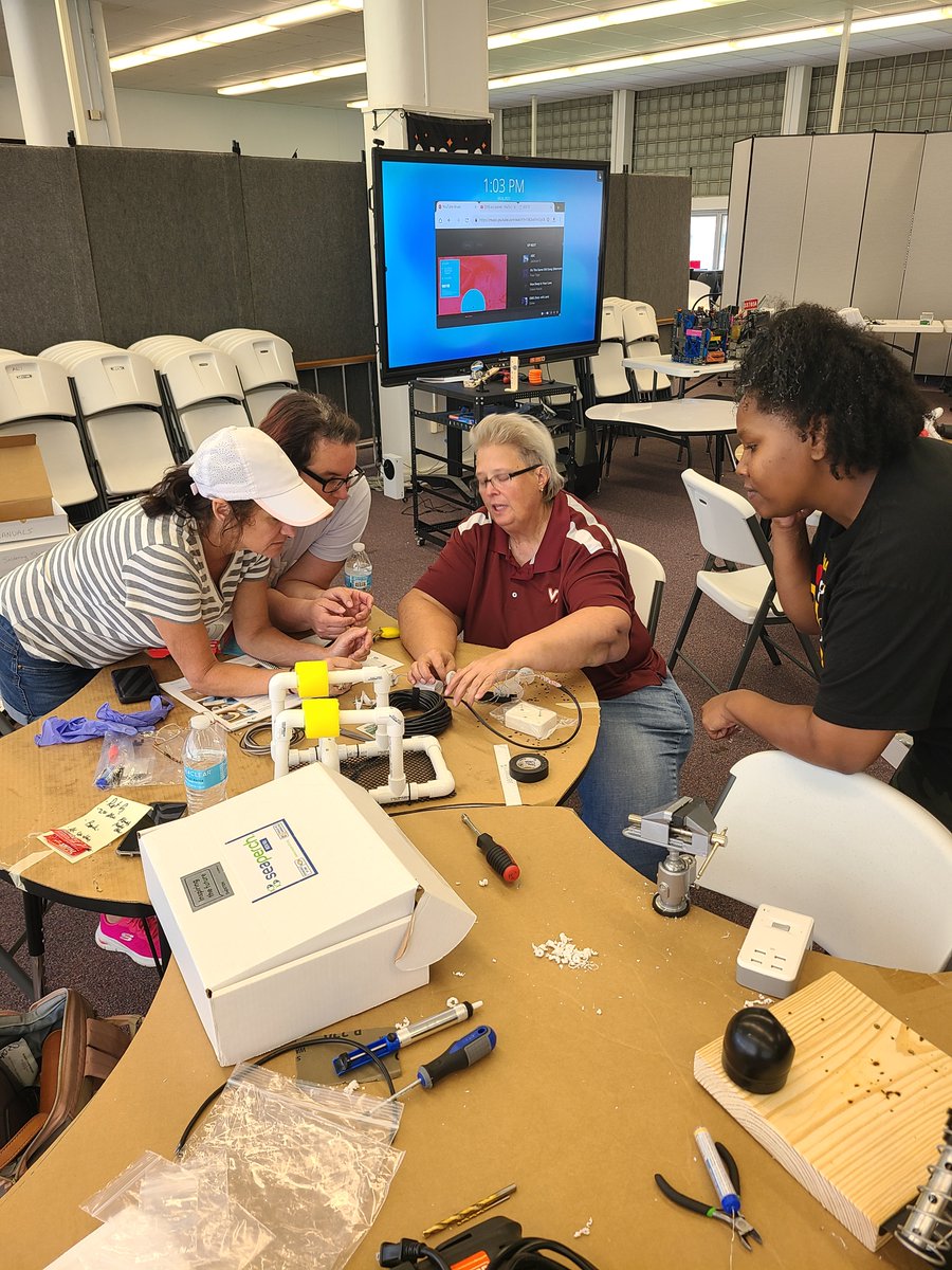 CapitalAreaSTEM's tweet photo. π£ Exciting news! Kim Kaufman from @LSUEngineering trained teachers and Army Corps of Engineering members in Sea Perch robotics at the LASTEM Region 5 Center. π€π #STEMEducation #LSUCOE #SeaPerchRobotics #SummerofLASTEM https://t.co/JLoF1WAUha