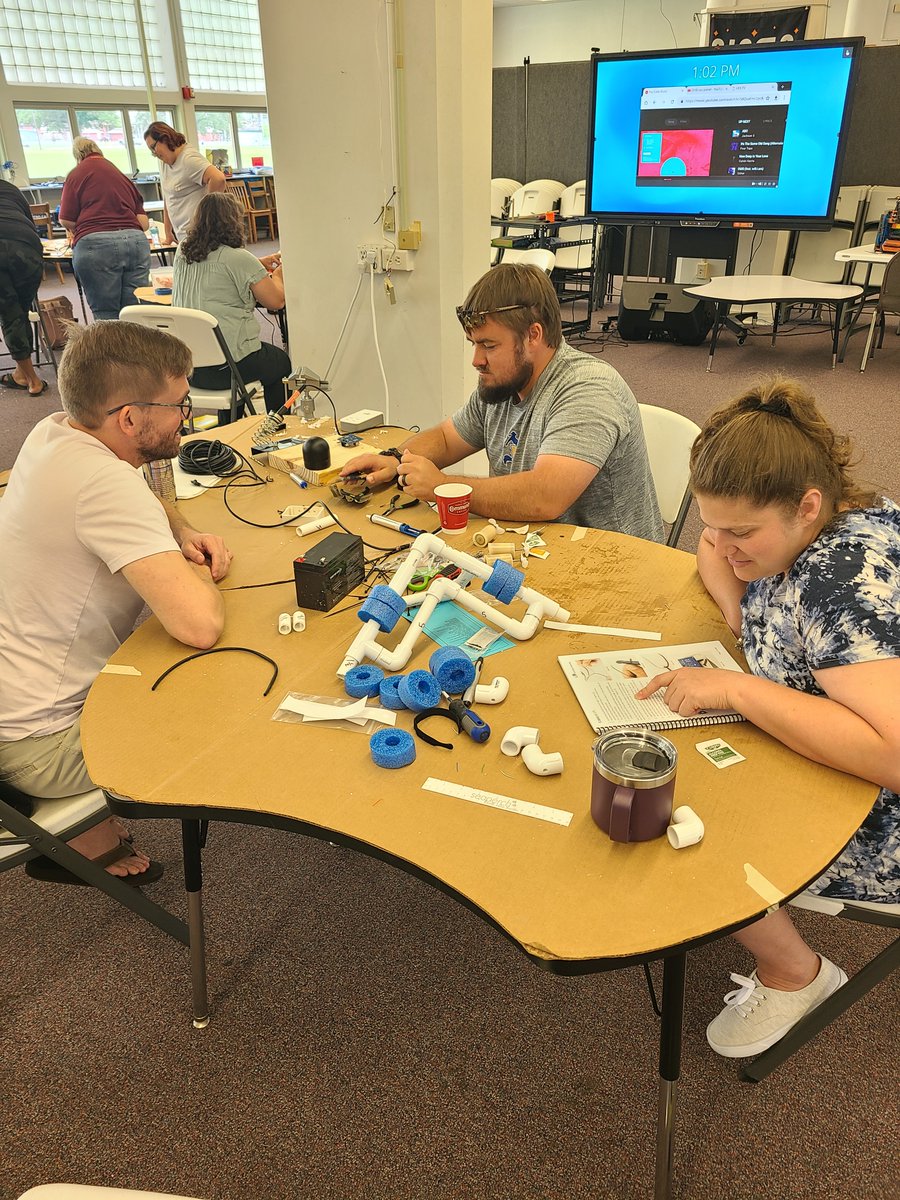 CapitalAreaSTEM's tweet photo. π£ Exciting news! Kim Kaufman from @LSUEngineering trained teachers and Army Corps of Engineering members in Sea Perch robotics at the LASTEM Region 5 Center. π€π #STEMEducation #LSUCOE #SeaPerchRobotics #SummerofLASTEM https://t.co/JLoF1WAUha