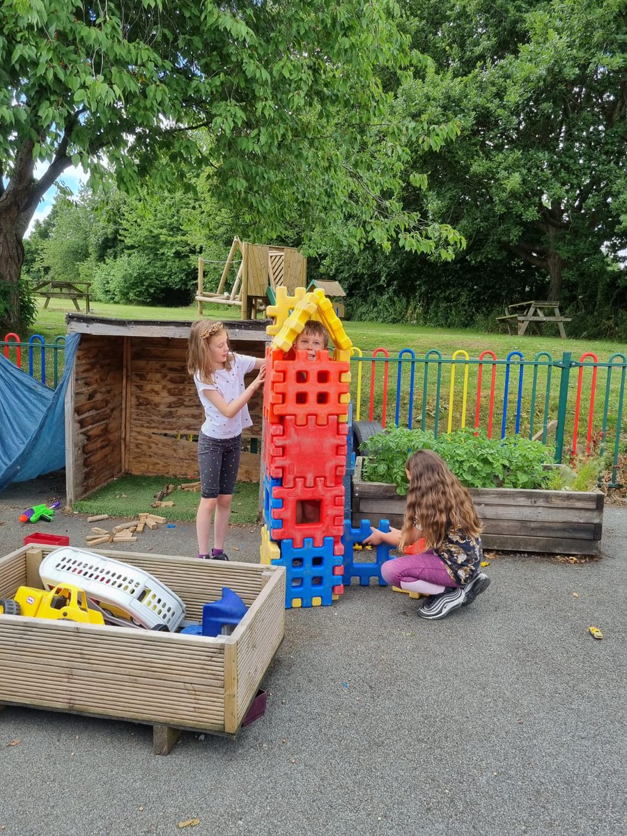 ysgolyfoel's tweet photo. Even after their amazing performance last night our children still had enough energy to make rocket ships today! #FOEL https://t.co/ToYz0wrPdd