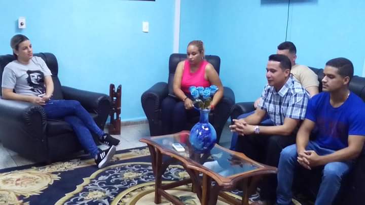 UJCUCMG's tweet photo. Recibimos a Aylín Álvarez García, Primera Secretaria de la Unión de Jóvenes Comunistas en la Universidad de Ciencias Médicas de Granma
Intercambiará con representantes juveniles y los miembros de la guerrilla 13 de marzo.
#multiplicandoamor https://t.co/IxYyTtQv8C