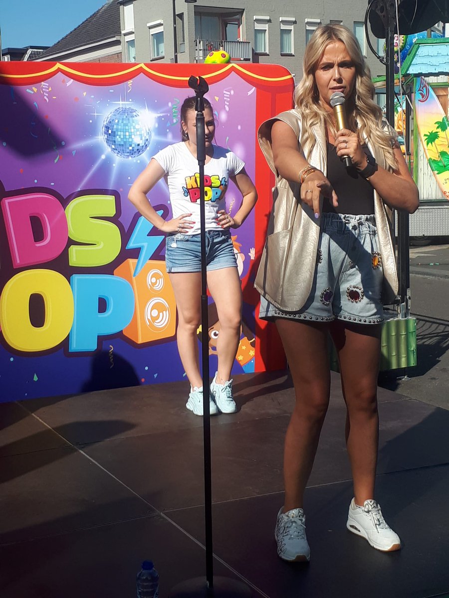 depeellive's tweet photo. Zomerkermis Helmond is officieel begonnen! 📷 Met wie kom jij langs? De kermis duurt van 7 tot 12 juli 2023.

https://t.co/apgisxhHAn

#ditisonzewijk #ditisonzestad #helmond https://t.co/kwYDI7RRKY
