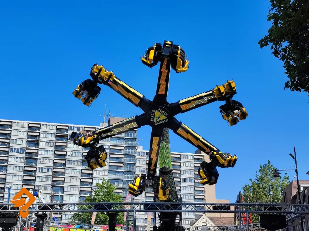 depeellive's tweet photo. Zomerkermis Helmond is officieel begonnen! 📷 Met wie kom jij langs? De kermis duurt van 7 tot 12 juli 2023.

https://t.co/apgisxhHAn

#ditisonzewijk #ditisonzestad #helmond https://t.co/kwYDI7RRKY
