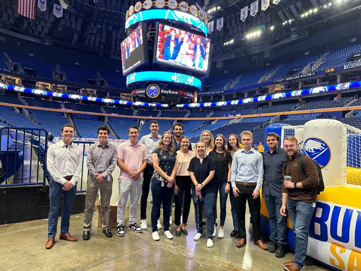 FreedMaxick's tweet photo. Thatβs a wrap π for our first round of MAX Interns who spent their last few weeks volunteering at FeedMore WNY and Ride for Roswell, taking in a client tour with the Buffalo Sabres and sharing their experiences as a part of the Freed Team this Summer.
#MAXInterns #FreetoThrive https://t.co/BkdASNtJyU