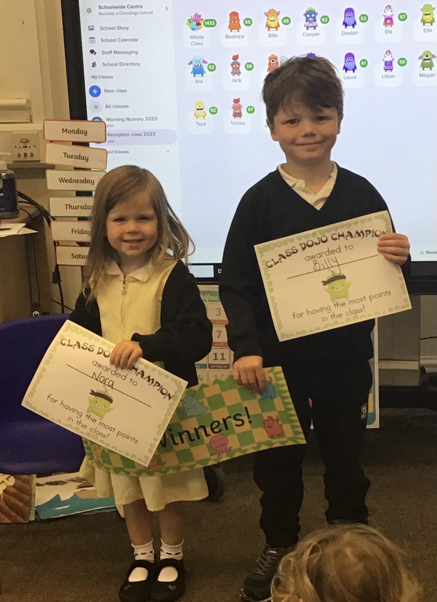 ypd_aidancampus's tweet photo. Falch o'r enillwyr bach yma wythnos yma! 🎉 Da iawn chi’ch tri ! ⭐️ 
@Penrhyndewi #teamypdva 🖤💛 https://t.co/KiNaeVV228