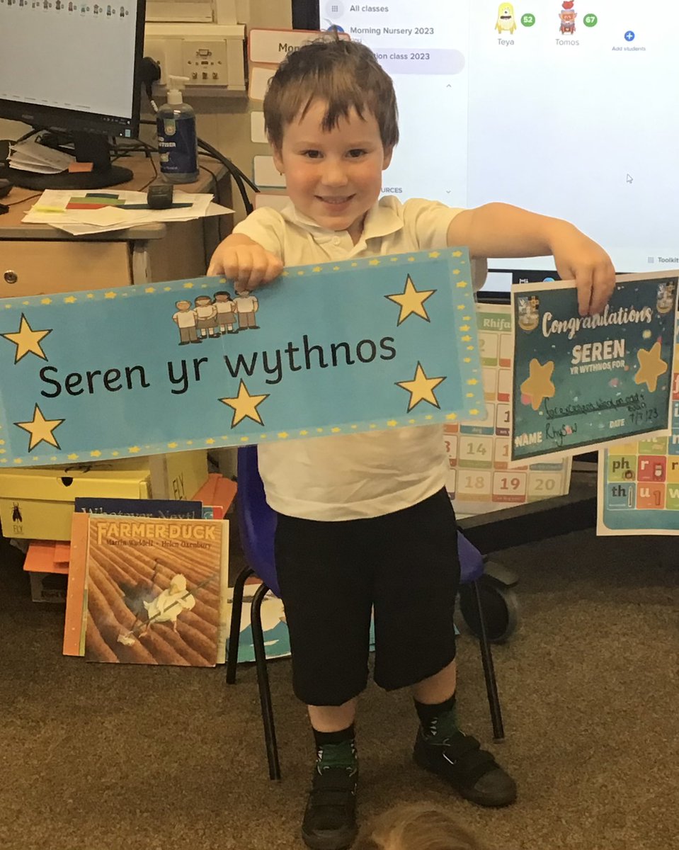 ypd_aidancampus's tweet photo. Falch o'r enillwyr bach yma wythnos yma! 🎉 Da iawn chi’ch tri ! ⭐️ 
@Penrhyndewi #teamypdva 🖤💛 https://t.co/KiNaeVV228