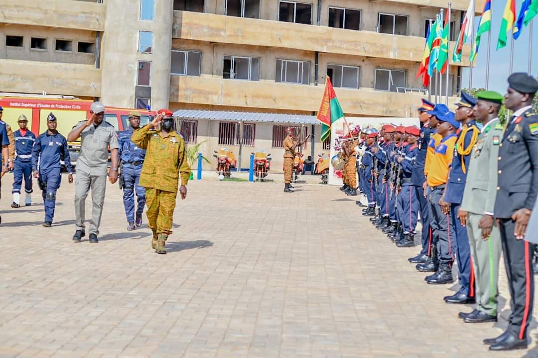 Le Ministre Délégué, Chargé de la Sécurité, Mahamadou SANA a participé ce jour, à la cérémonie marquant la fin de la Formation Initiale des Officiers (FIO) Sapeurs-Pompiers, session 2023, à l’Institut Supérieur d’Etudes de Protection Civile (ISEPC).