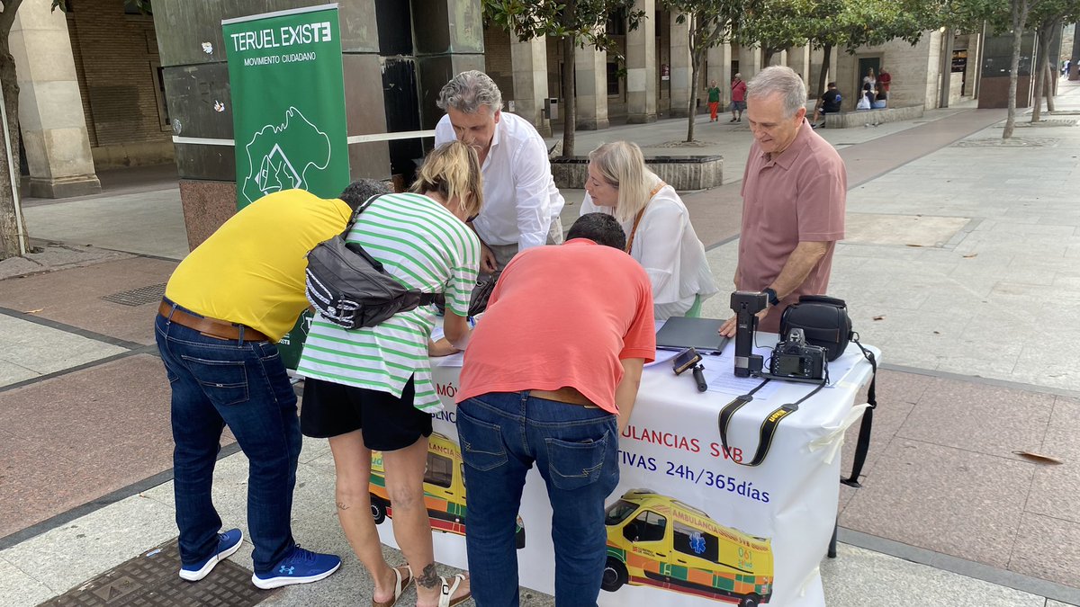 AragonExiste_'s tweet photo. Seguimos recogiendo firmas para mejorar el servicio de transporte sanitario 🚑
Mañana estaremos en el Parque Grande J.A. Labordeta (puente de los Cantautores) a partir de las 11:00 y en Delegación del Gobierno (plaza del Pilar) a las 19:00 https://t.co/7cLTixsYge