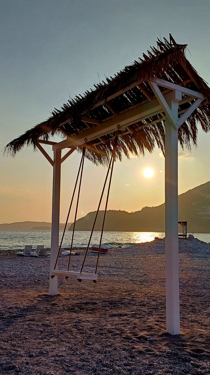 Lulame17's tweet photo. Smiraj dana na ostrvu najviše obožavam! 🏝🌅 predivnoća jedna #Jadran #BU2 https://t.co/DnB92kcQ6l