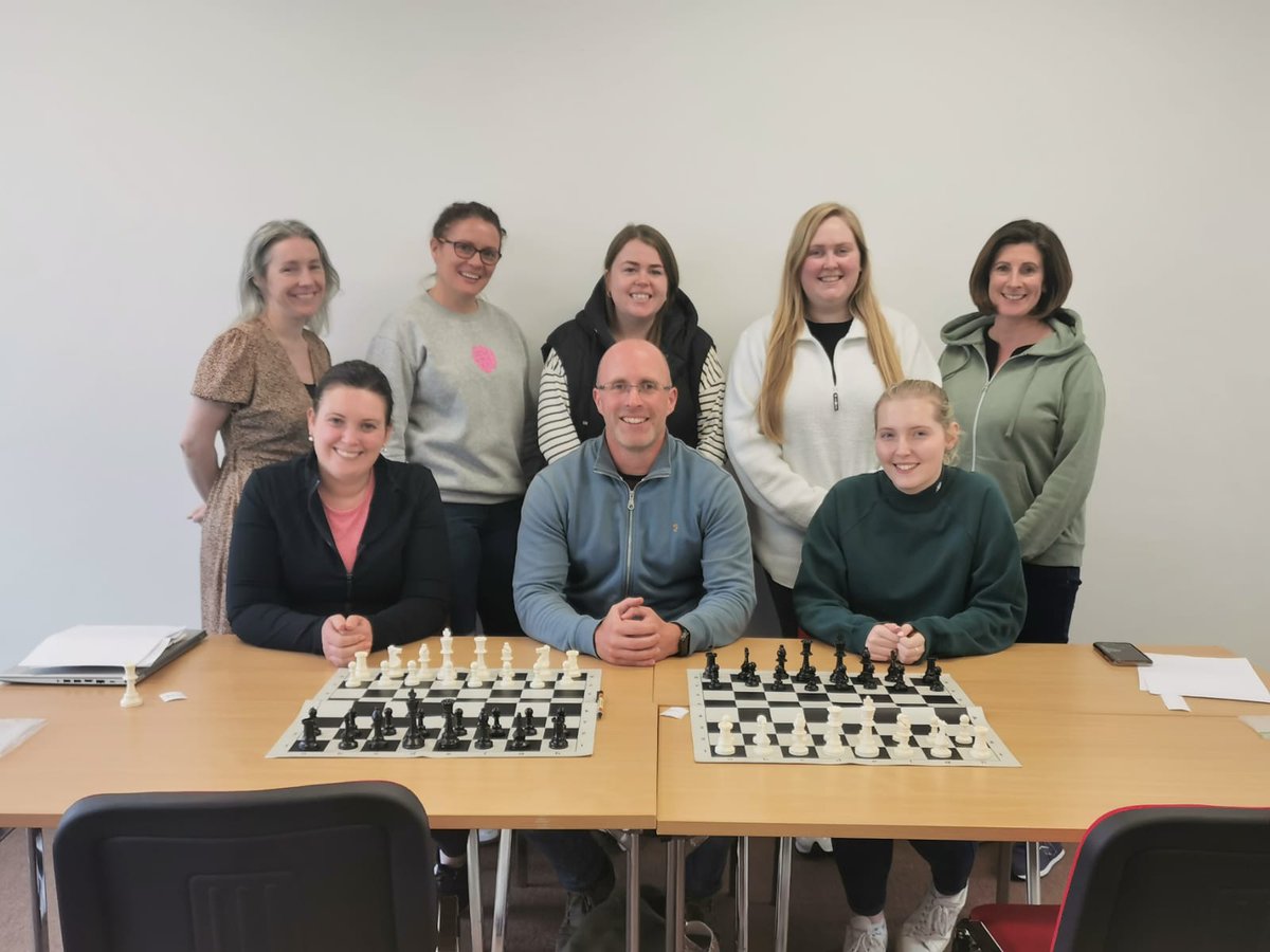 Ficheall.ie tweet media