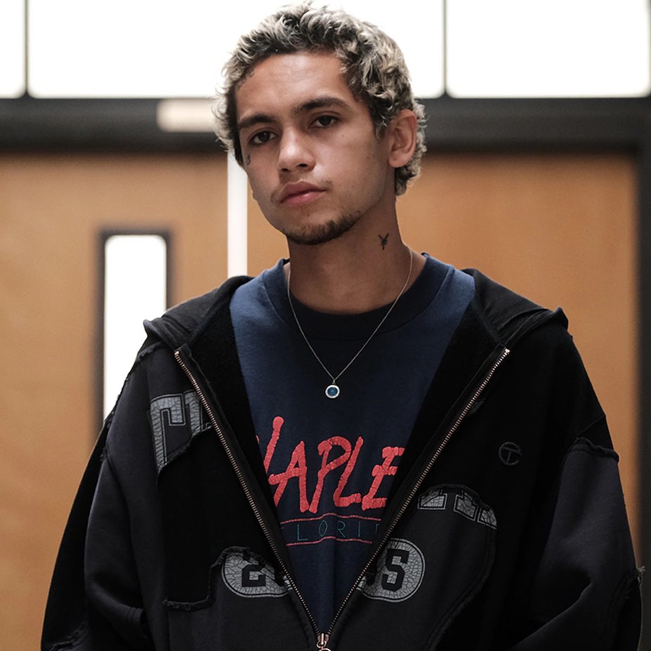 PopCrave's tweet photo. Dominic Fike reveals to Zane Lowe he was nearly fired from ‘Euphoria’ because he was “so f**ked up” on drugs during a lot of his scenes. https://t.co/MyZhP4yvkf