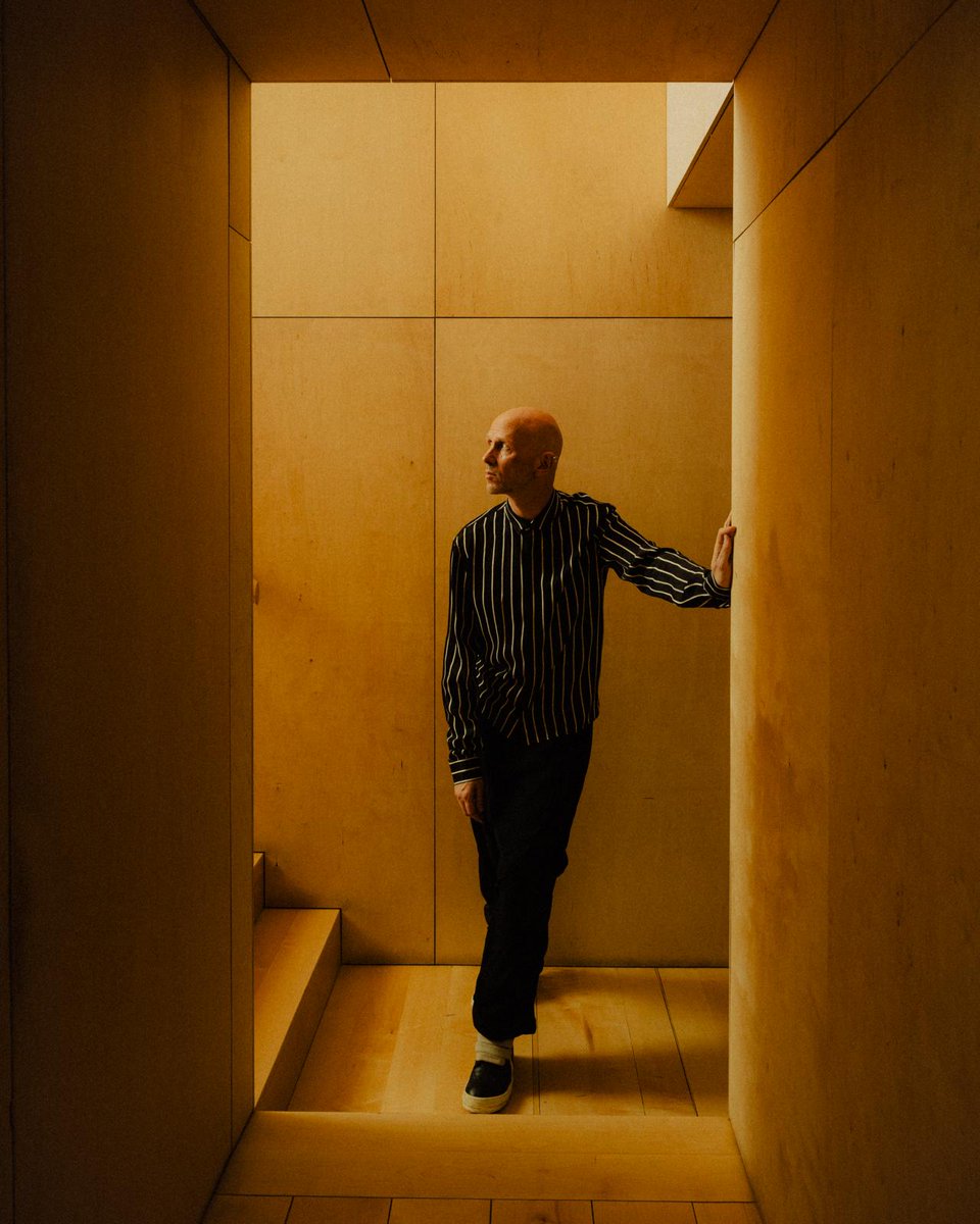 WayneMcGregor's tweet photo. Rosita Boisseau speaks to Wayne McGregor in M Le Magazine du Monde ahead of his 'Altered States' Venice Biennale Danza programme. 
On the newsstands tomorrow.
M Le Magazine du Monde @lemonde_M 
Words: Rosita Boisseau
Photography: @MaxMiechowski https://t.co/XmY1qvACat