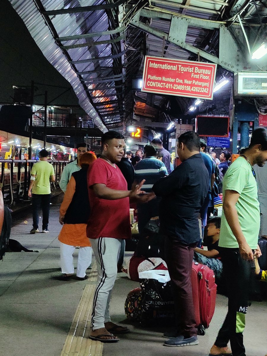 mindmantra's tweet photo. @RailMinIndia @AshwiniVaishnaw perfect recipe for stampede.. huge passengers inglow already waiting for a delayed train (12452) to board....and in the same platform another train (20451) arrival is announced..jam-packed situation..God Saves the Passengers. https://t.co/4aig9GIdxz