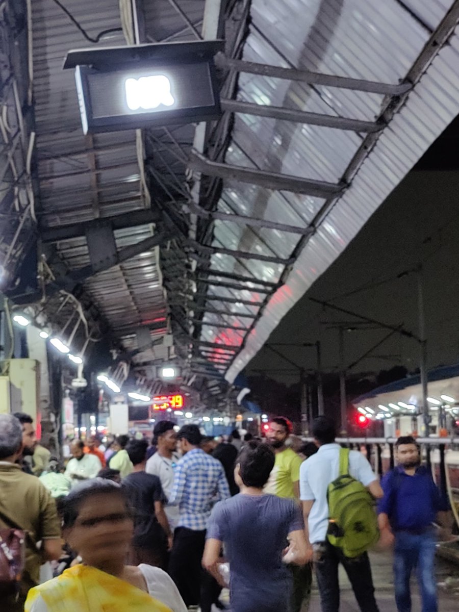 mindmantra's tweet photo. @RailMinIndia @AshwiniVaishnaw perfect recipe for stampede.. huge passengers inglow already waiting for a delayed train (12452) to board....and in the same platform another train (20451) arrival is announced..jam-packed situation..God Saves the Passengers. https://t.co/4aig9GIdxz