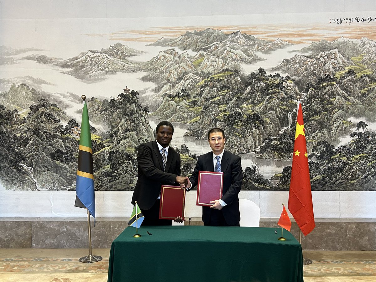 Hongera! China &amp; Tanzania have signed a Memorandum of Cooperation to establish a Joint Laboratory of Water Environment Protection &amp; Aquatic Resources Management yesterday in China’s Wuhan. Let’s work together to promote the Blue economy in the future.