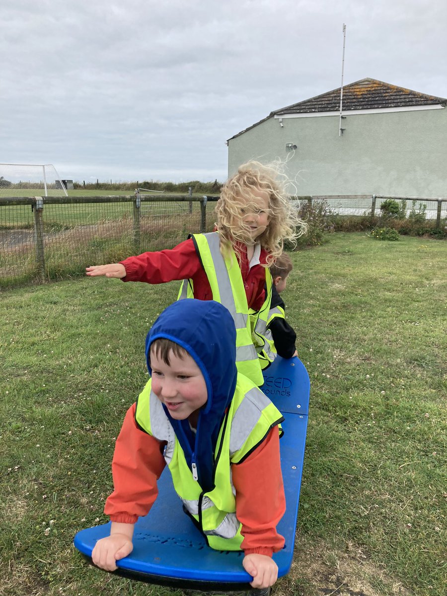 ypd_aidancampus's tweet photo. Rydym bob amser yn mwynhau ein amser draw yn y parc! 🤸🏼‍♂️🛝🥅
@Penrhyndewi #teamypdva🖤💛 https://t.co/6Nqo18Bskd