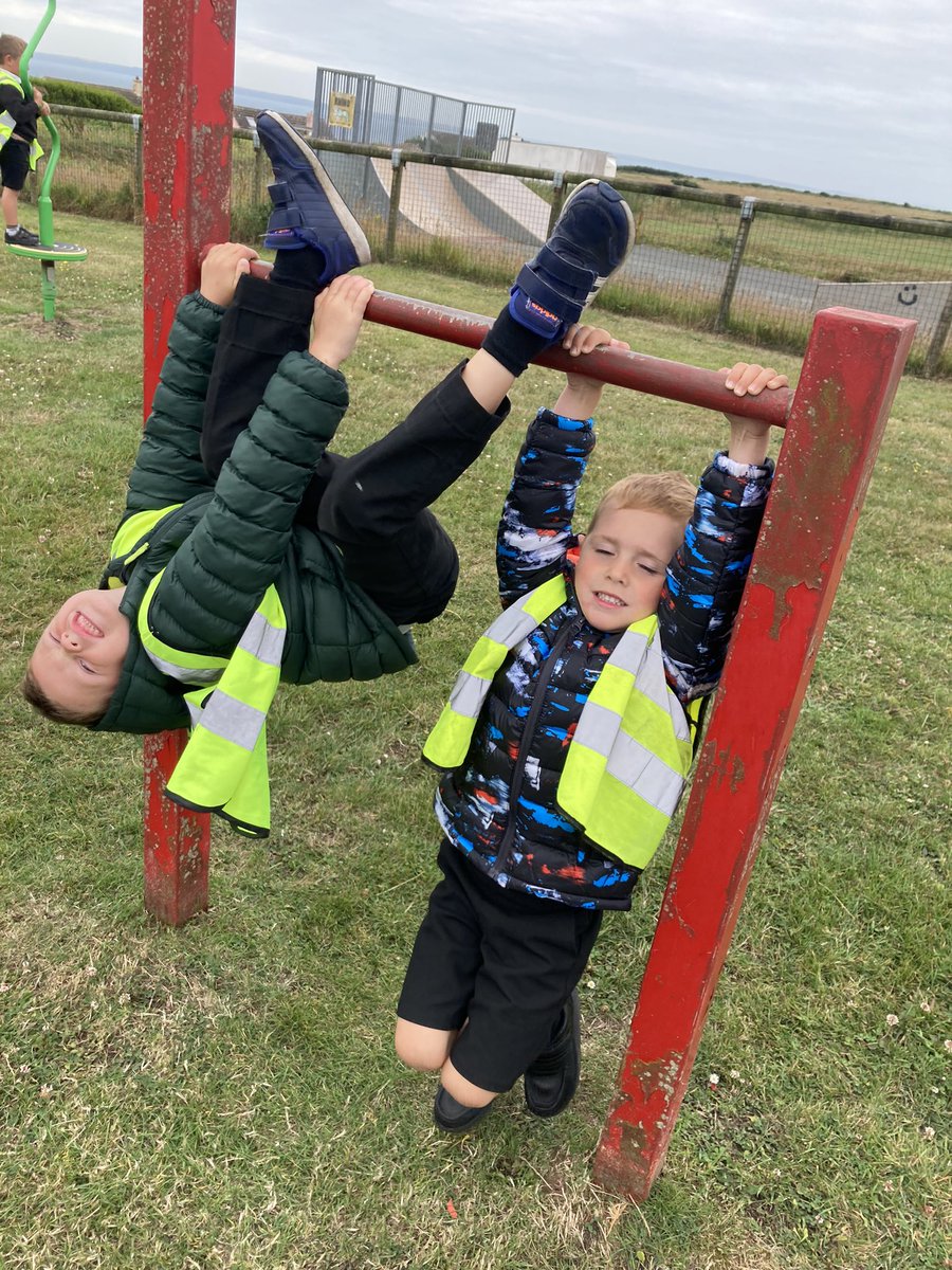 ypd_aidancampus's tweet photo. Rydym bob amser yn mwynhau ein amser draw yn y parc! 🤸🏼‍♂️🛝🥅
@Penrhyndewi #teamypdva🖤💛 https://t.co/6Nqo18Bskd