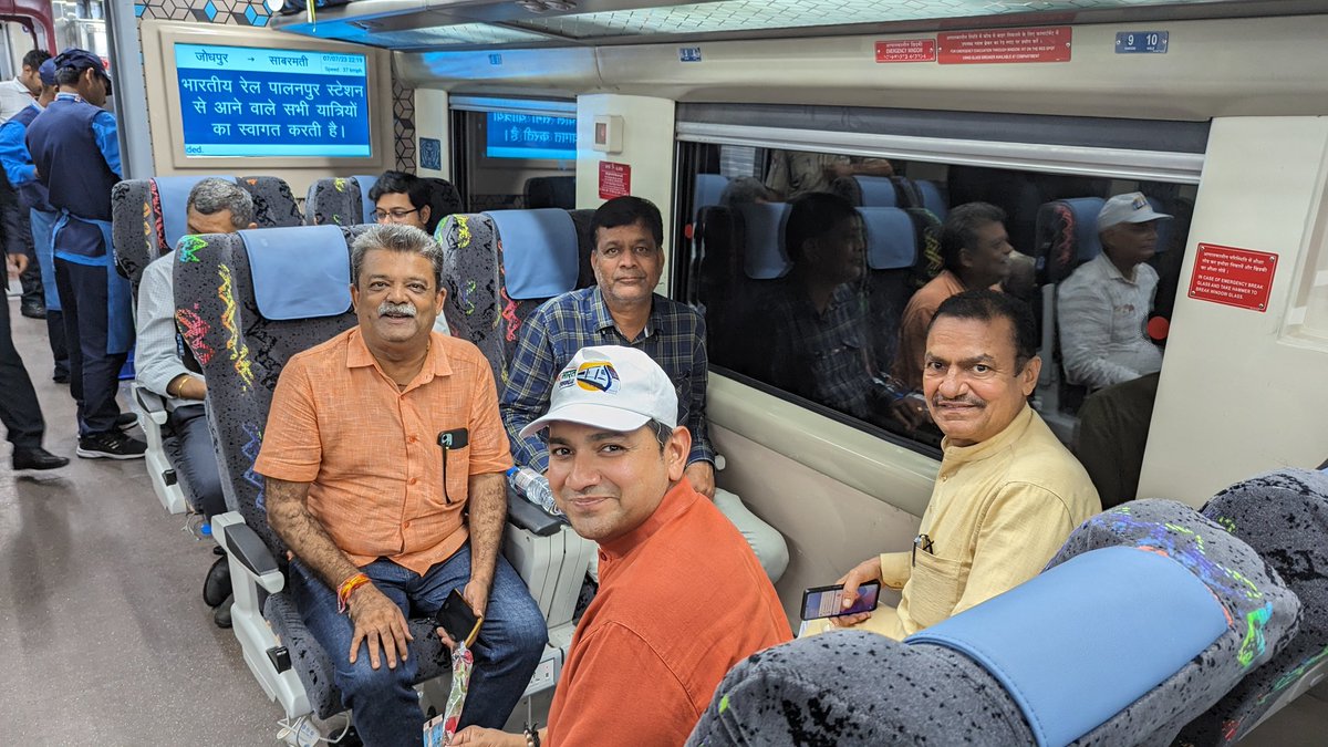 pravinmalibjp's tweet photo. જોધપુરથી અમદાવાદની વંદે ભારત ટ્રેનમાં પાલનપુરથી મહેસાણા સુધી મુસાફરીનો આનંદ લઈ, આ વિકાસના નવતર આયામના સાક્ષી બનવાનો અવસર પ્રાપ્ત થયો.

આ ટ્રેન દોડતી થતા નાગરિકોની મુસાફરી વધુ સરળ અને સુવિધાયુક્ત બનશે.

#VandeBharatExpress #Train #NarendraModi #PMModi #Bjp #Palanpur #MLA #BJP #Jodhpur #Ahmedabad #Rajasthan #Gujarat