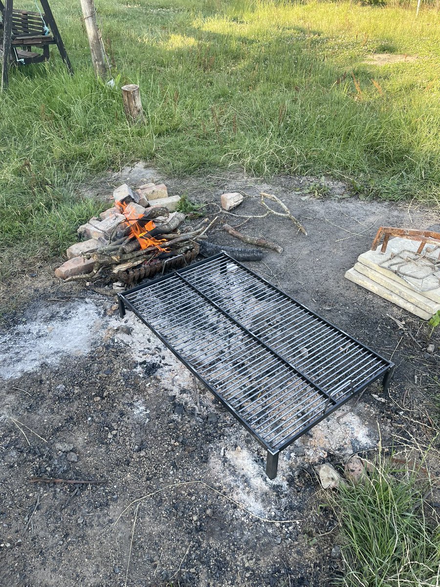 Mastahful's tweet photo. Got a new parilla, good size for entraña, tomahawk, cross cut beef rib, big stuff! 😋#bbq #firefood #food https://t.co/Wi1QUCanRG