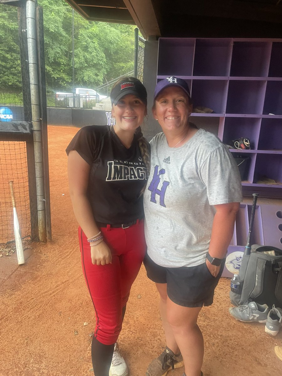 akturner2025's tweet photo. Thank you @JessieHomesley for a great camp yesterday! I had so much fun and can't wait to come back! @YHC_Softball https://t.co/zfLjkJ3dxt
