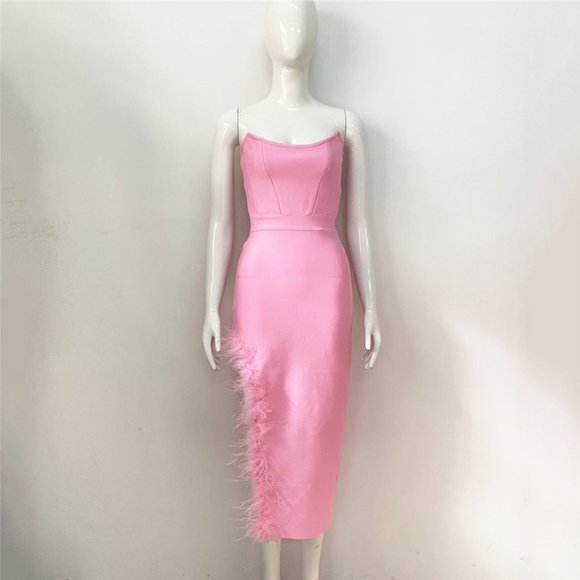 ShinyOldHide's tweet photo. So good I had to share! Check out all the items I'm loving on @Poshmarkapp #poshmark #fashion #style #shopmycloset #xoxo #herveleger: https://t.co/7AXKui7m3F https://t.co/Y4dgsuCHPD
