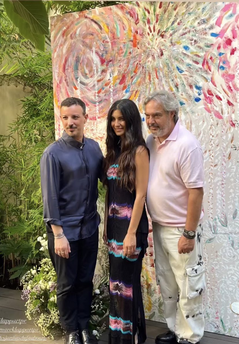lus2207's tweet photo. #tubabüyüküstün #Paris https://t.co/eA6r0JdiDk