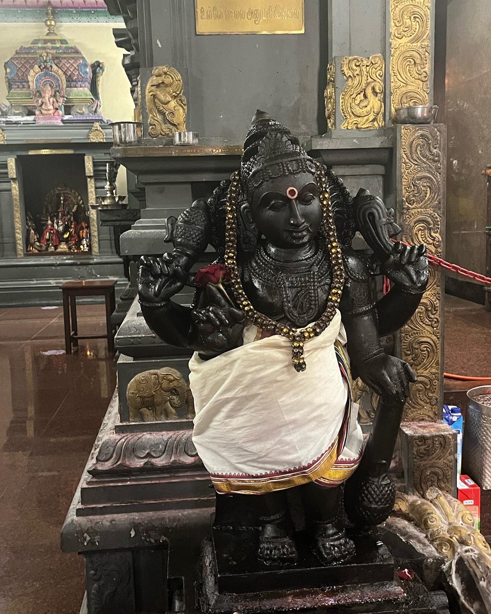 Emiryilanci's tweet photo. Seyşeller’de bir Hindu tapınağı (Arul Mihu Navasakthi Vinayagar Tapınağı) #temple #seyşeller #seychelles https://t.co/DXA6rwkx42