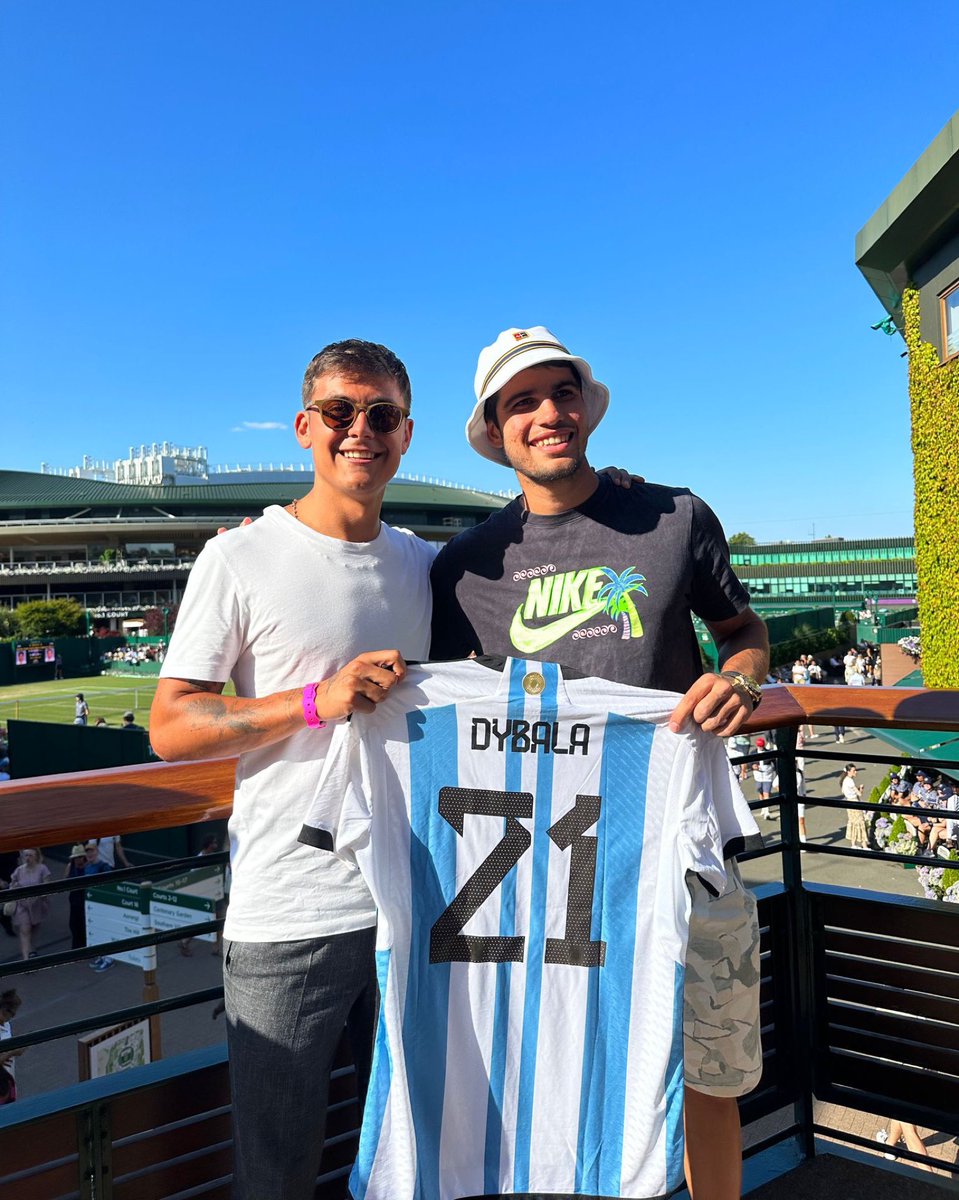 carlosalcaraz's tweet photo. Gracias por la visita @PauDybala_JR! 🤝🏻🇦🇷 https://t.co/qKQIkBPBQR