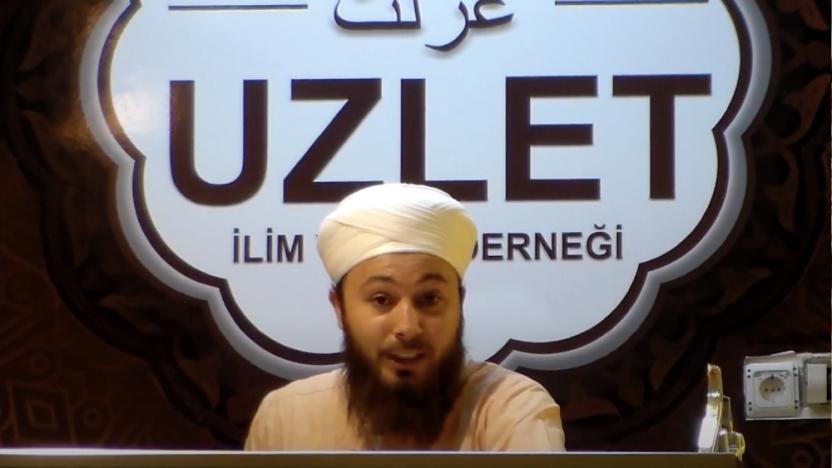 İsmailağa Cemaati’ne bağlı Uzlet İlim Yayma Derneği Başkanı Alperen Sade'nin tecavüz ettiği zihinsel engelli kadın intihar edip, ölmüştü. 
İlk Duruşma Yapıldı.
Şaşırmadık Mahkeme Baroların davaya katılımını REDDETTİ.
Alperen Sade'yi savunan Tanık, iyi biridir, herkese iyilikle