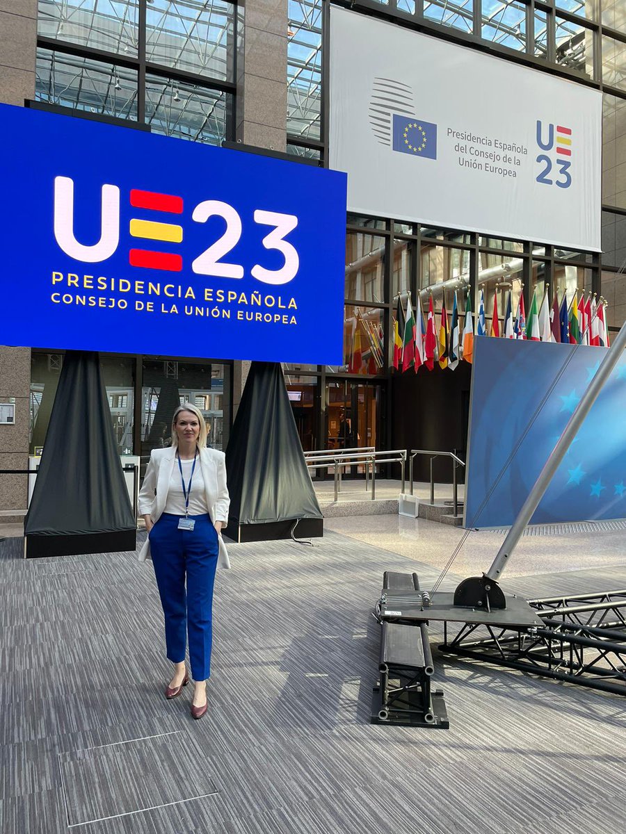 EUCPNspain's tweet photo. La RN de @EUCPN Alma Herrera junto al PC de la Red de Javier Martinez, en el Grupo de expertos LEWP  @EUCouncil en donde se ha presentado el documento "Towards a European strategy for General Crime Prevention” #eu2023es https://t.co/6p2EvB0Jmr