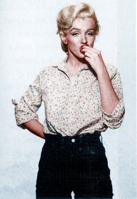 chris13700m's tweet photo. Bonne journée de samedi
Have a sweet Saturday
#soutienukraine #marilynmonroe #Marilyn #clubpassionmarilyn #riverofnoreturn #rivieresansretour #KayBrown #essaicostume #wardrobetest #colorisation #colorpicture https://t.co/CCt6jKBJVA