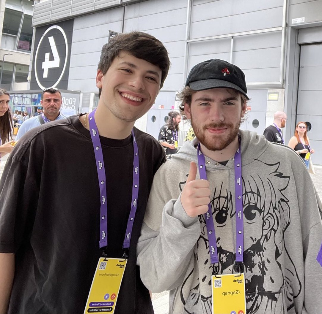 dogboydun's tweet photo. why do they look like they’re excited fans meeting eachother 😭🫶 https://t.co/vvhthI5V5w