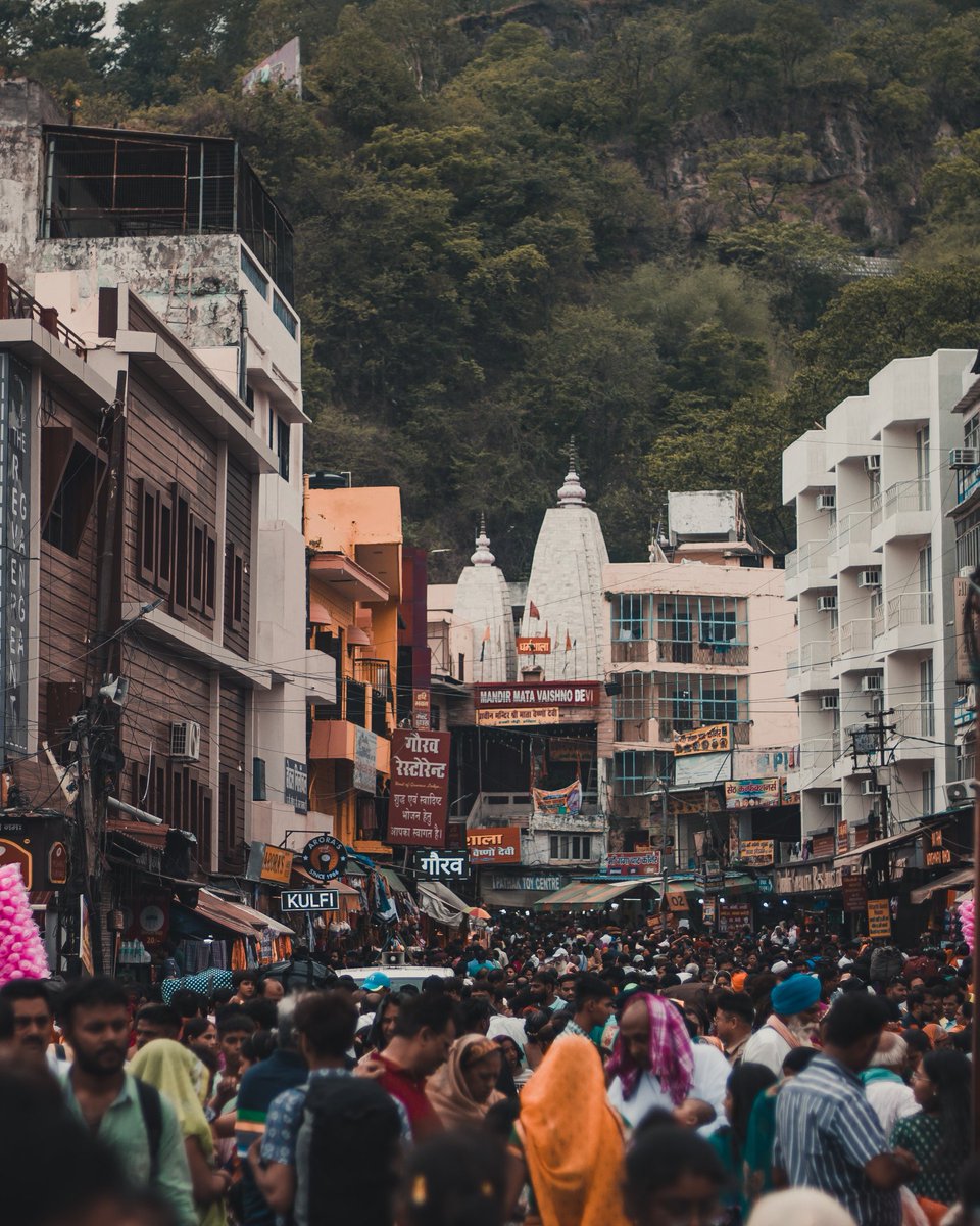 thethiirdeyee's tweet photo. Discover the essence of faith and devotion in the vibrant tapestry of Haridwar's rituals.! 🕉️🙏

📍Har Ki Pauri, Haridwar, Uttarakhand! 🏞️

#Haridwar #Uttarakhand #CanonPhotography https://t.co/QCsYP05XwO