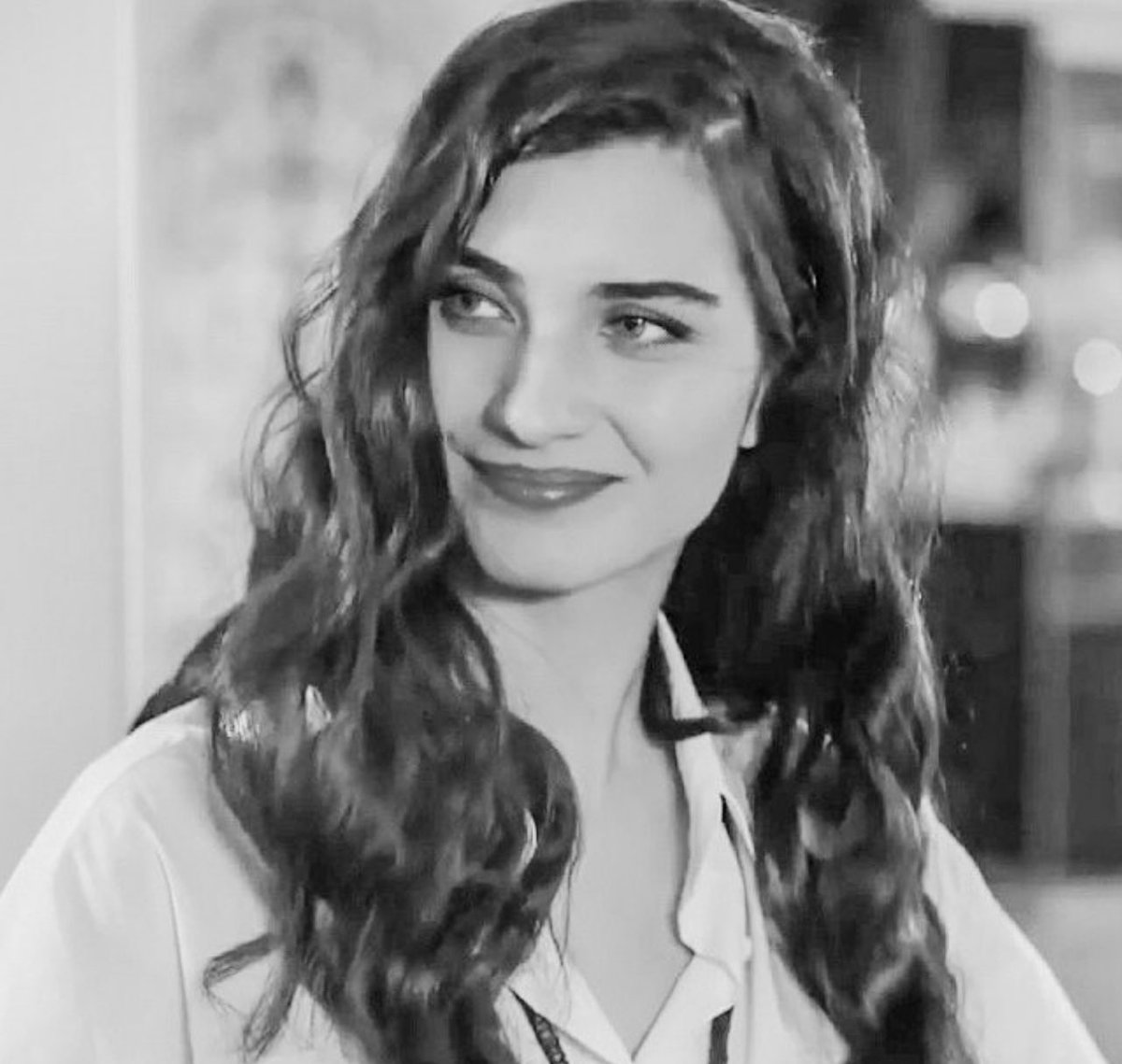 kordyangle_love's tweet photo. Happy birthday guzelim  you are the queen always 😍 #TubaBüyüküstün https://t.co/Pp2xwegE7G