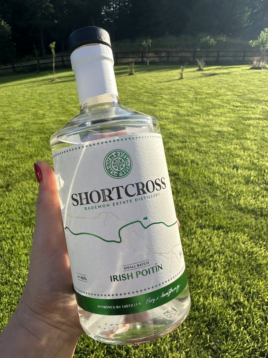 LadyofGin's tweet photo. Shortcross Poitin is here, with tasting notes of apples and pears, it reminds me of those fruit salad sweets i used to eat when younger, makes for a great alternative to rum in a cocktail 🍹 https://t.co/J8ZpD5noPU
