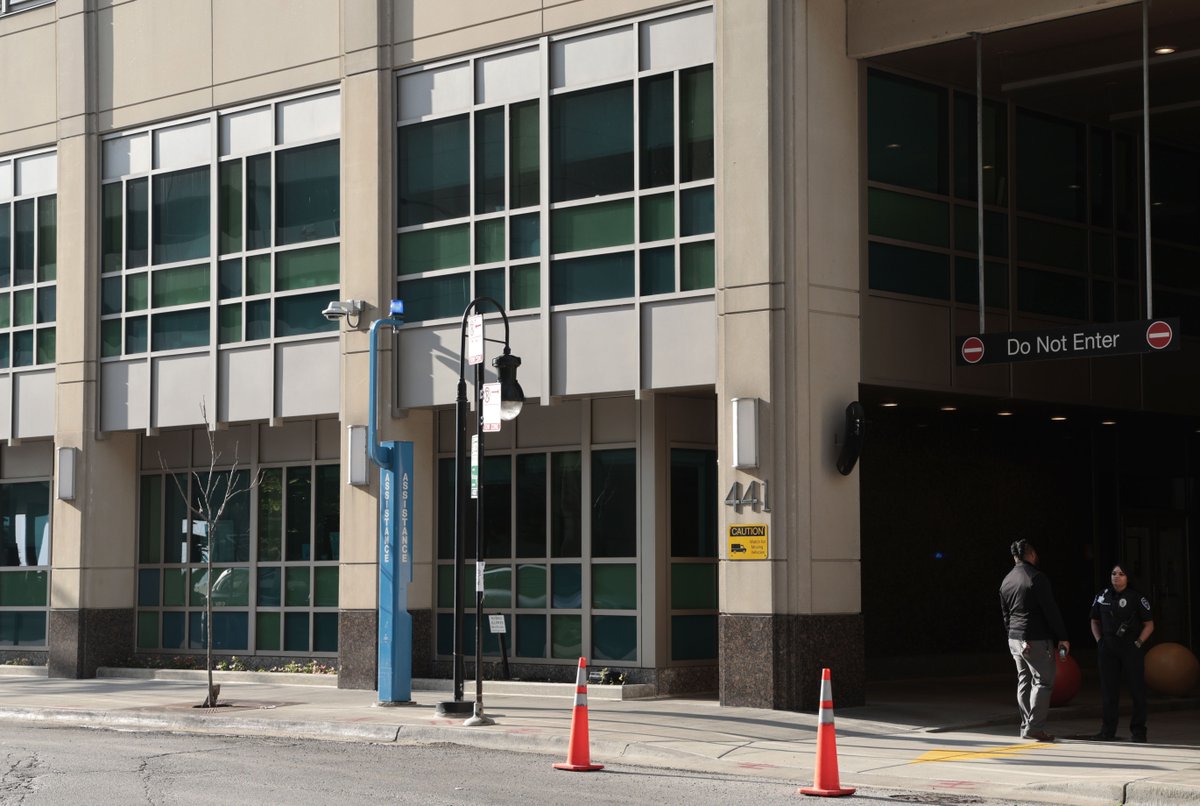 A Chicago day care employee on the Northwestern Memorial Hospital campus suffered a medical emergency Thursday, which led to the discovery of two infant girls in the day care bathroom who were later pronounced dead at Lurie Children’s Hospital. https://t.co/apN7Yu49AE https://t.co/B9HyaKLkGD