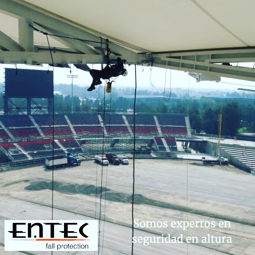 ENTECMexico's tweet photo. 20 años siendo expertos en altura y trabajo seguro. #diablosrojos #estadiodiablosrojos #trabajoenalturas #trabajoseguro #mexico https://t.co/zrLikjfXEw