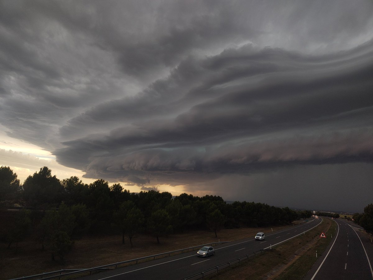 Tormentas_ZGZ's tweet photo. #tormenta severa siguiendola desde #laspedrosas hasta casi #barbastro pasando por #huesca , verdadermente brutal #storm @AEMET_Aragon @eltiempo_atv @meteo_aragon @ecazatormentas @Supercelulas @ElTiempoes @Stormyalert @Valencia_WX @meteo_bilbao @jacobpetrus_tve @tiempobrasero https://t.co/2o1oABADzJ