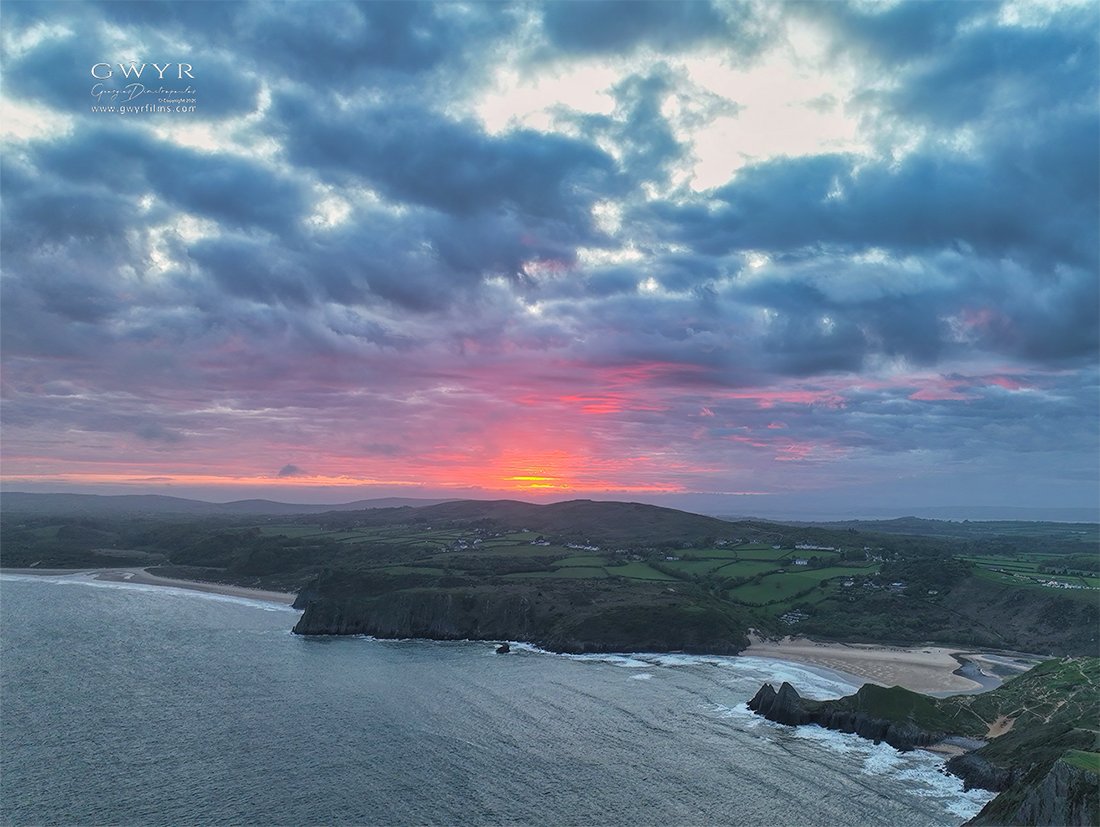 GeorgiosDi's tweet photo. Still capture from a film shoot for our new documentary film
https://t.co/9egL4uTar8
#wales #swansea #swansealife #summer #nightsky #gower #gowerpeninsula #SwanseaCity #film #documentary #cinematography #documentaryfilm #swanseauniversity #photo #filming #welsh #nightphotography https://t.co/q7pxcMP8hl