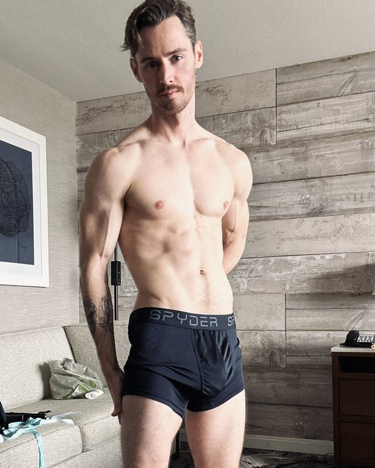 Hi! Sorry I&rsquo;ve been quiet for a few days. I&rsquo;m in the middle of moving. Did you miss me? 🥺 https://t.<a href="/tag/shibari"class="tags"><span>#shibari</span></a>