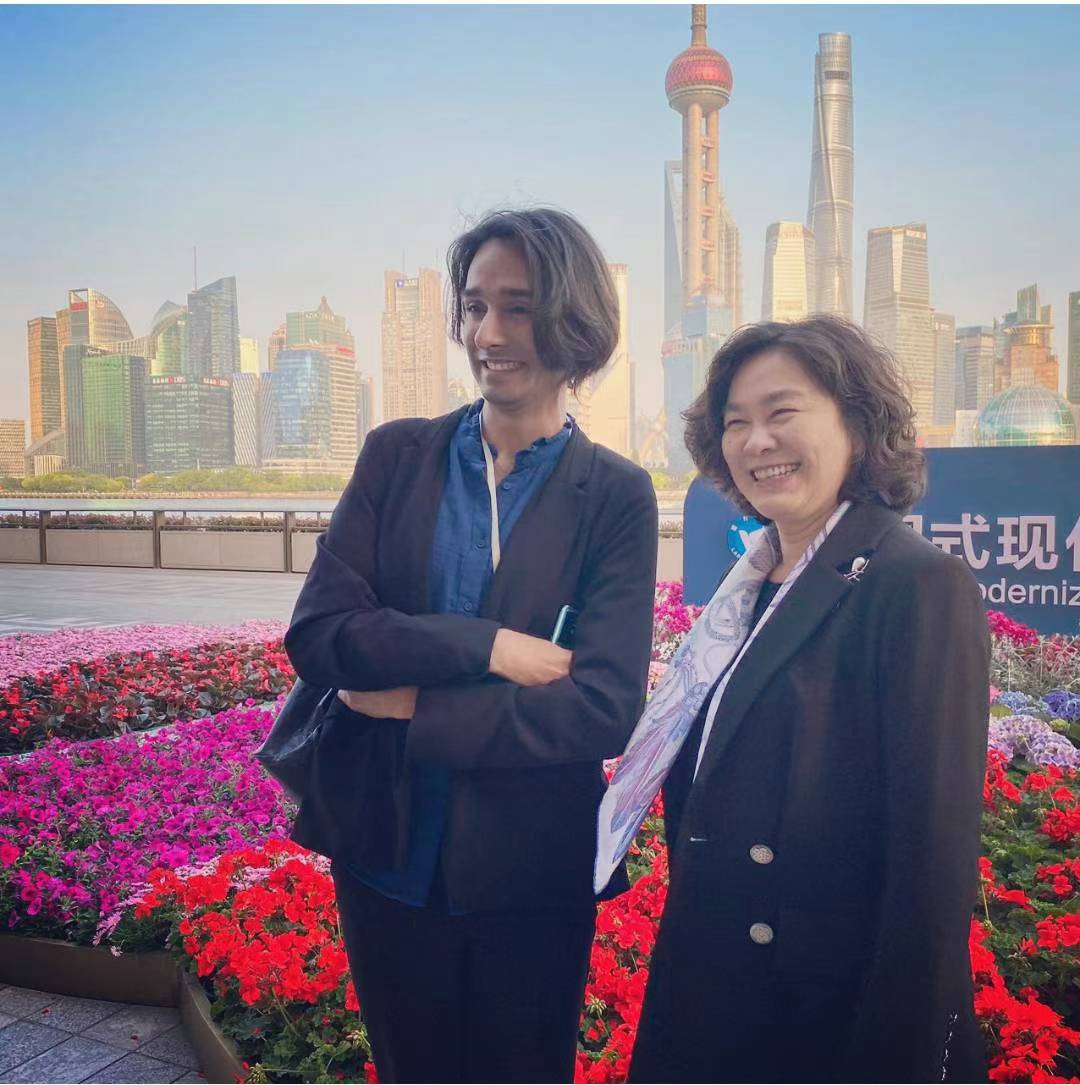 HamsterRao's tweet photo. She called me handsome! A brief profound moment with the grande dame: #China's Assistant Foreign Affairs Minister #HuaChunying. Her contagious laugh planted in me deep seed of respect. Her handshake lingered in palms &amp; her gravitas filled air! Power rarely comes in such elegance! https://t.co/yx6Ns6MpCF