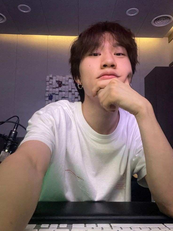 astrvaus's tweet photo. ๑ 🏹     𝚜𝚑𝚘𝚘𝚝𝚒𝚗𝚐 𝚜𝚝𝚊𝚛𝚜 – au yoshidam

¿Qué puede ser peor? ¿Que hayan promovido a otra persona o hacer el ridículo frente a quien será tu próximo vecino? Y es que a Yoshinori le pasa de todo en un segundo.

Un au donde el enemies to lovers es la base de la relación! https://t.co/qbOsW9nfIU