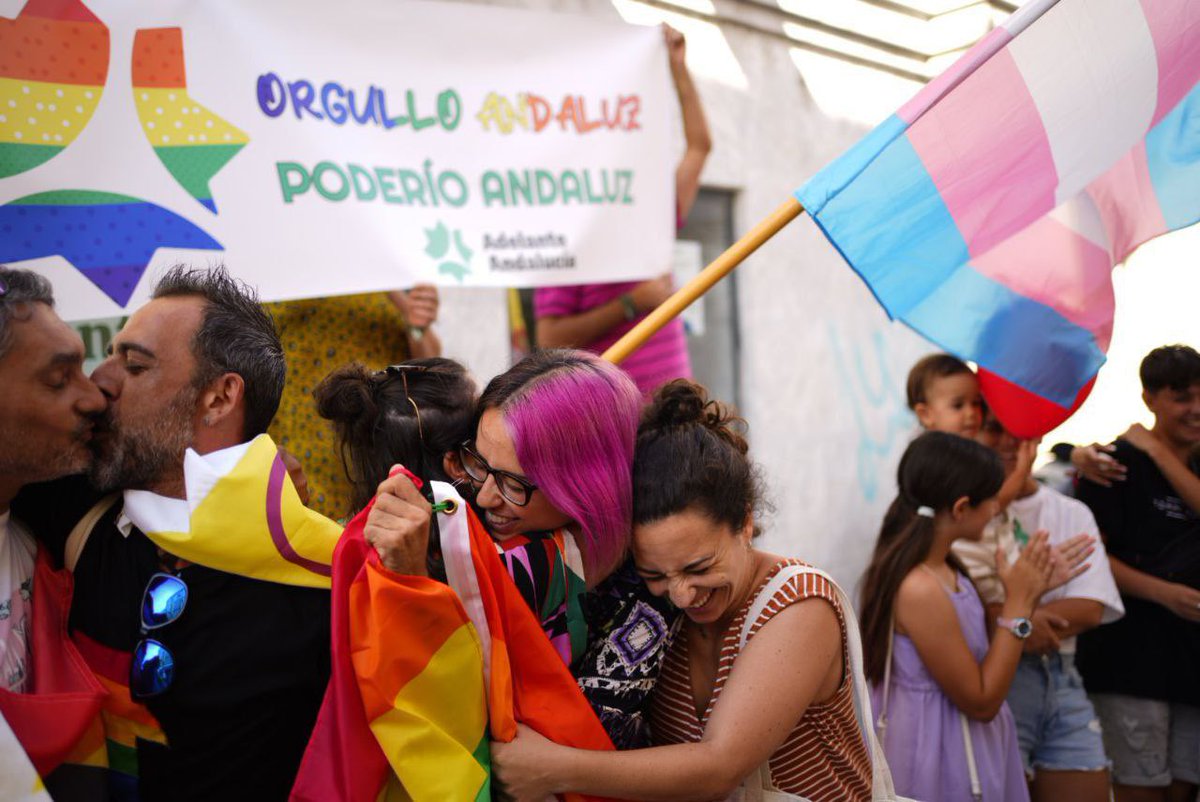 AdelanteAND's tweet photo. Frente a cada bandera que quiten y película que censuren, nos tendrán enfrente.

Orgullo LGBTBIQ+ 🏳️‍🌈🏳️‍⚧️
Orgullo andaluz 💚🤍💚 https://t.co/Ua9STWDLof