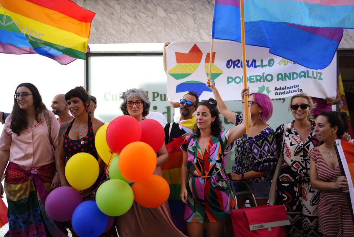 AdelanteAND's tweet photo. Frente a cada bandera que quiten y película que censuren, nos tendrán enfrente.

Orgullo LGBTBIQ+ 🏳️‍🌈🏳️‍⚧️
Orgullo andaluz 💚🤍💚 https://t.co/Ua9STWDLof