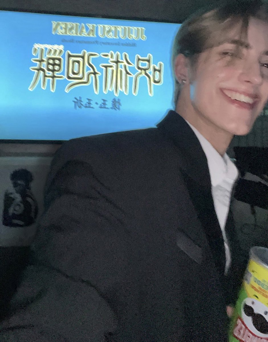 _villain_lady's tweet photo. I have PRINGLES to share https://t.co/qgZyO3K9tt