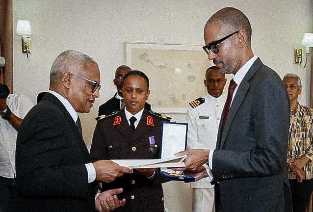 Nachukua fursa hii kumpongeza kwa dhati Dr Salim Ahmed Salim kwa kutunukiwa Tuzo ya Heshima iitwayo Order of  Amilcar Cabral, First Degree na Rais wa Cape Verde Mhe. Dkt. Jose Maria Neves kwa mchango wake mkubwa katika ukombozi wa Bara la Afrika.