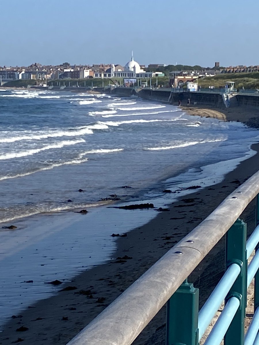 Whitley Bay looking absolutely stunning this evening. 

#ItsGrimUpNorth  #Coast #WhitleyBay
