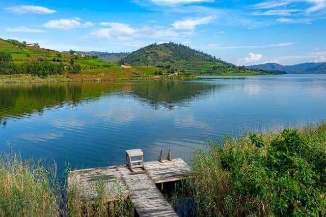 PearlGossip1's tweet photo. Paradise Eco-Hub Resort- Lake Bunyonyi is you Idea Hideout located within Byoona Amagara Island! No difference from wat you see in the photos!
Don't get surprised sleeping in a nest cave if it's your first time, it will give you unforgettable experience! 
#TraveUg
#PearlGossip https://t.co/hjnuen5Vun