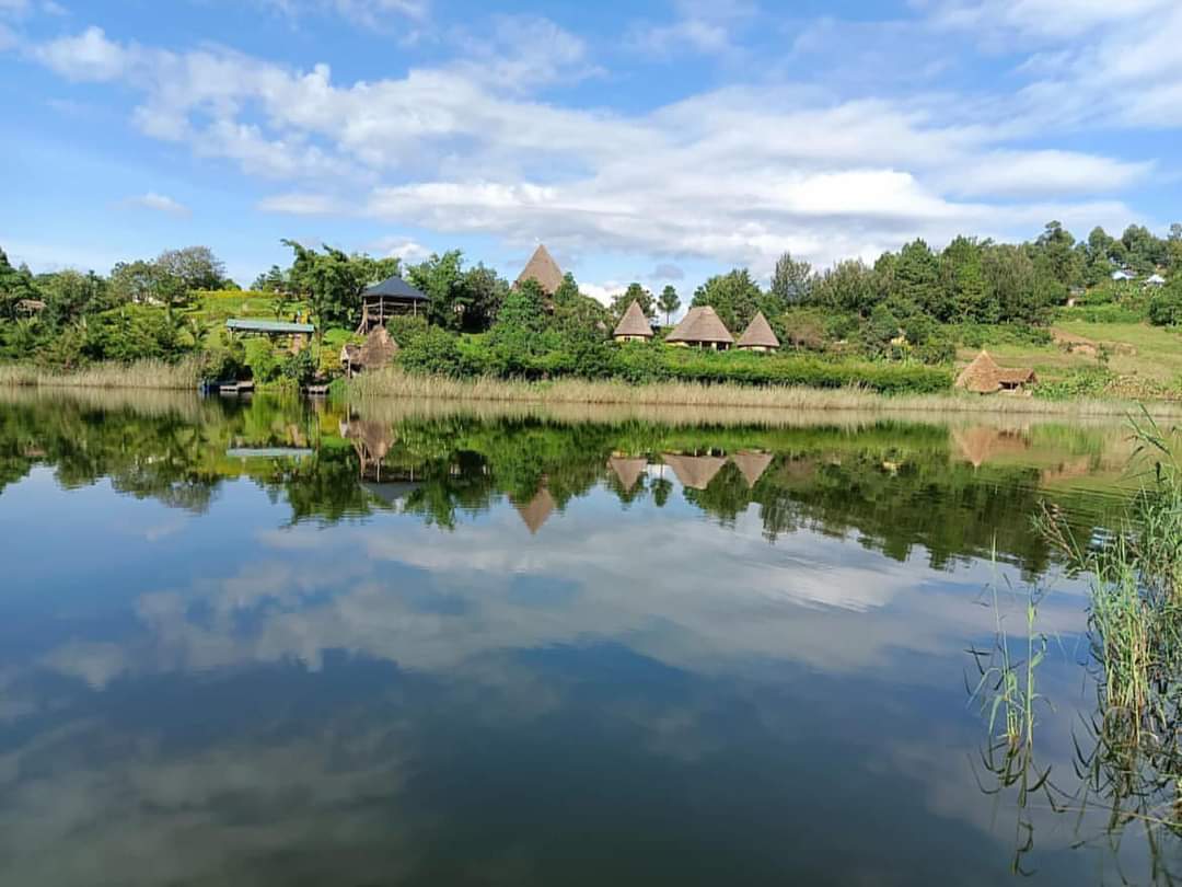 PearlGossip1's tweet photo. Paradise Eco-Hub Resort- Lake Bunyonyi is you Idea Hideout located within Byoona Amagara Island! No difference from wat you see in the photos!
Don't get surprised sleeping in a nest cave if it's your first time, it will give you unforgettable experience! 
#TraveUg
#PearlGossip https://t.co/hjnuen5Vun